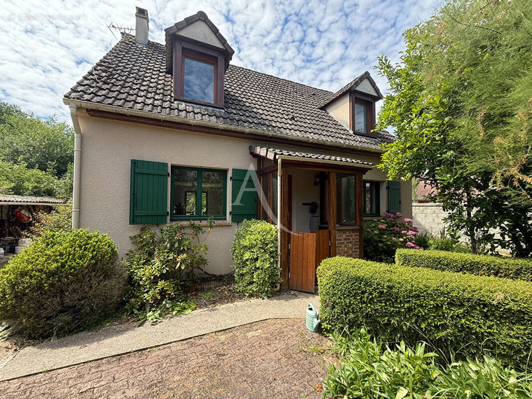 Maison à LE CHATELET-EN-BRIE
