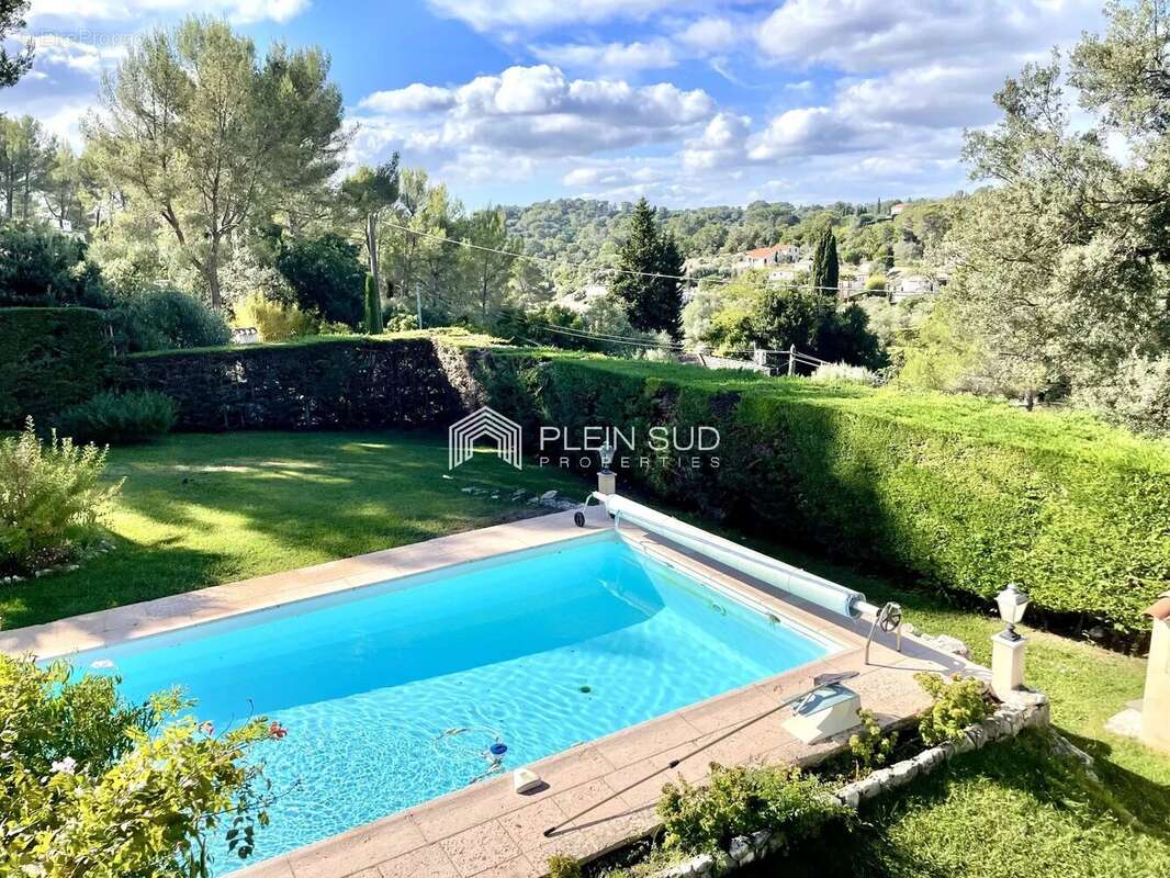 Maison à ROQUEFORT-LES-PINS