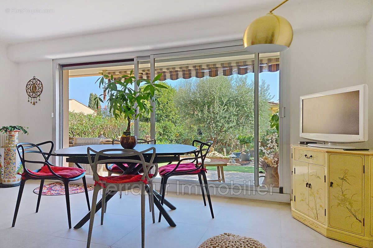 Appartement à VALLAURIS