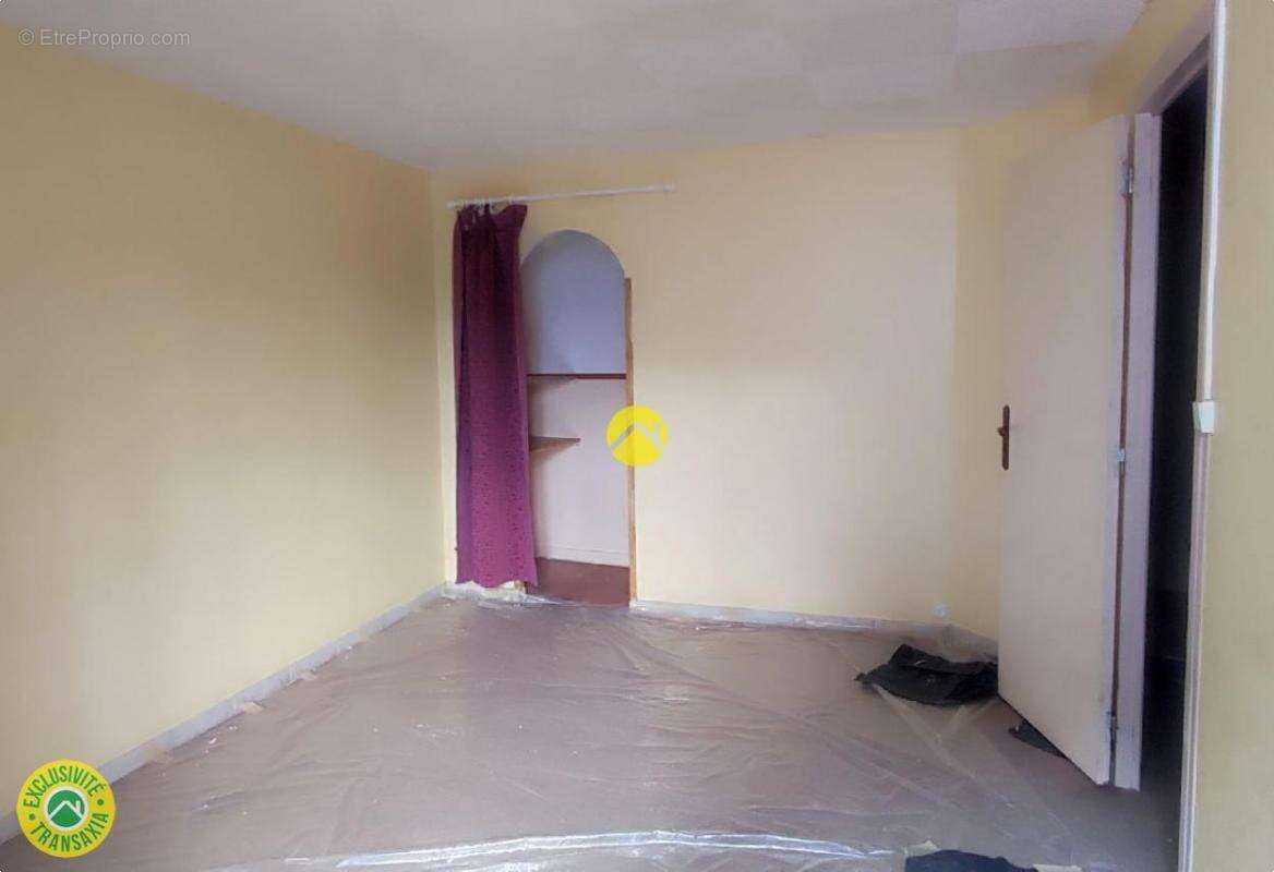 Maison à DUN-SUR-AURON