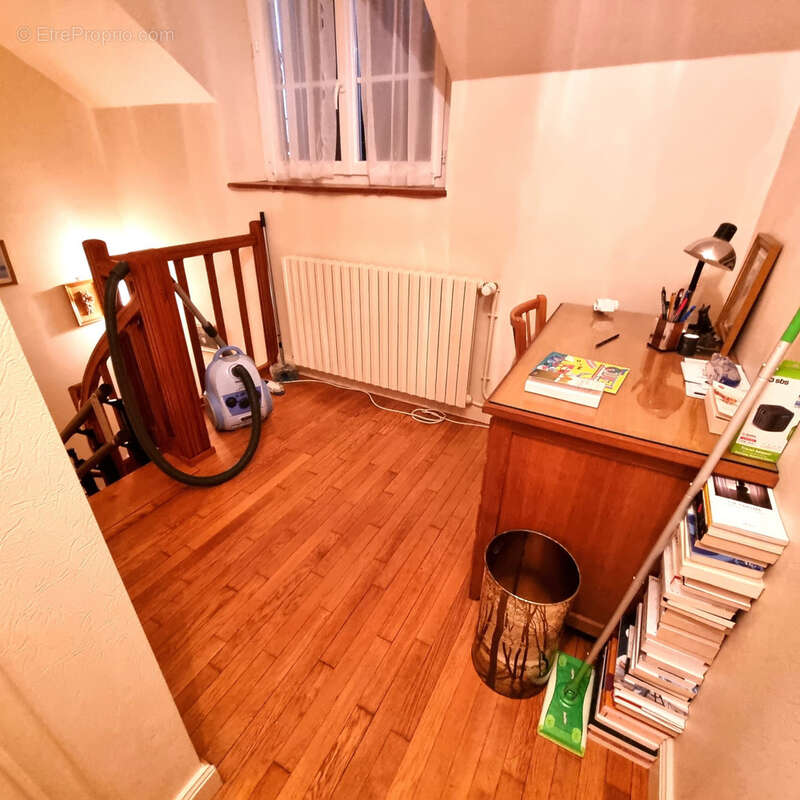 Maison à SAINT-DENIS-DE-JOUHET