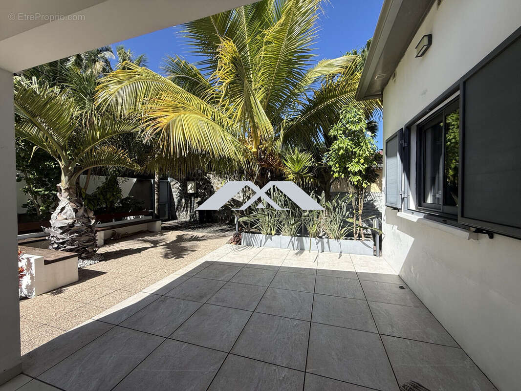 Maison 81 m² à Saint-Joseph  - photo 2