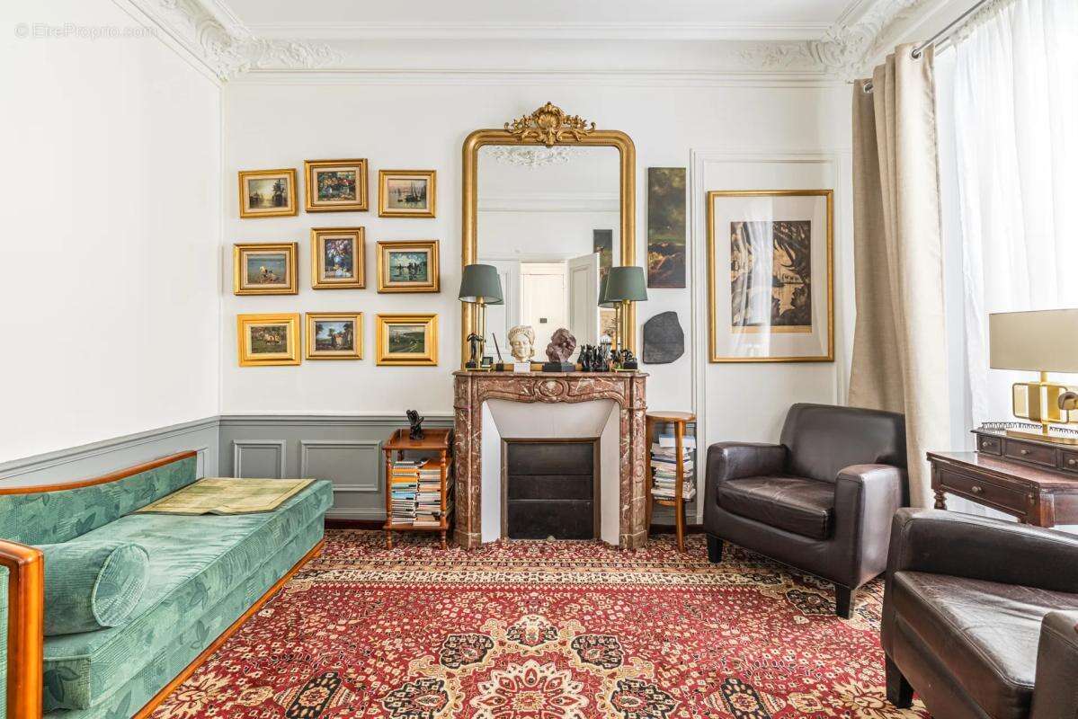 Appartement à PARIS-16E