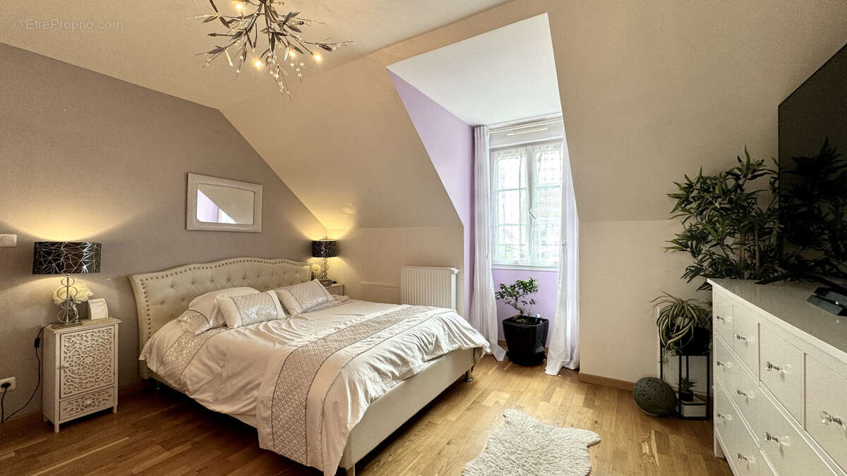 Maison à CHAUCONIN-NEUFMONTIERS