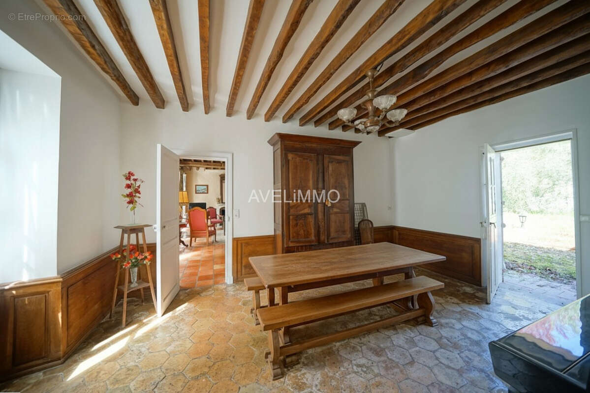 Maison à LA QUEUE-LES-YVELINES