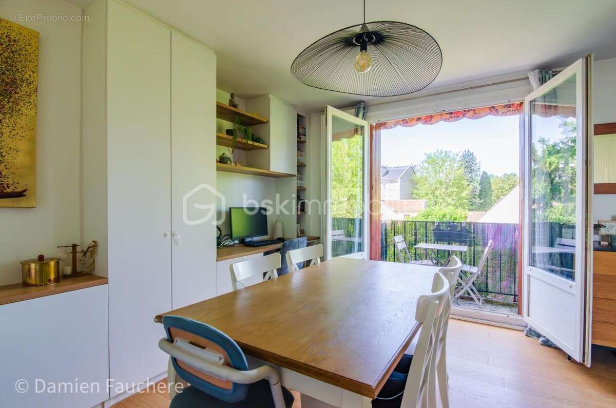 Massy Descartes, Appartement 4 pièces en très bon état, avec balcon, cave et garage ! - photo 4