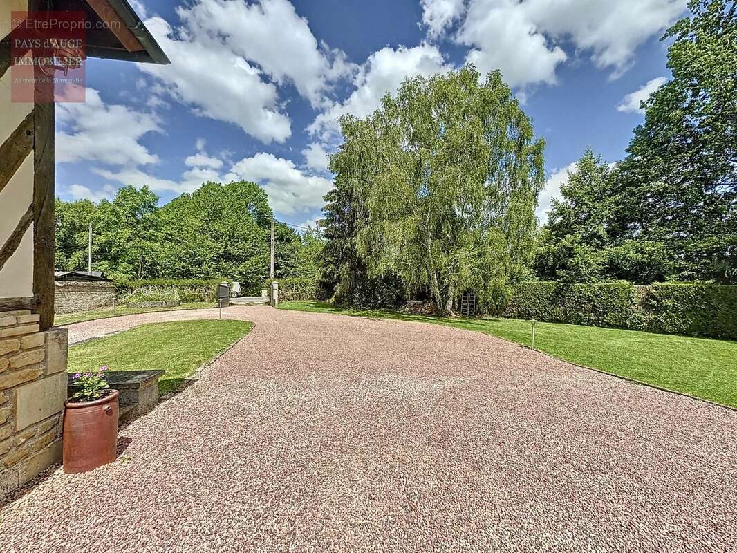 Maison à SAINT-PIERRE-SUR-DIVES