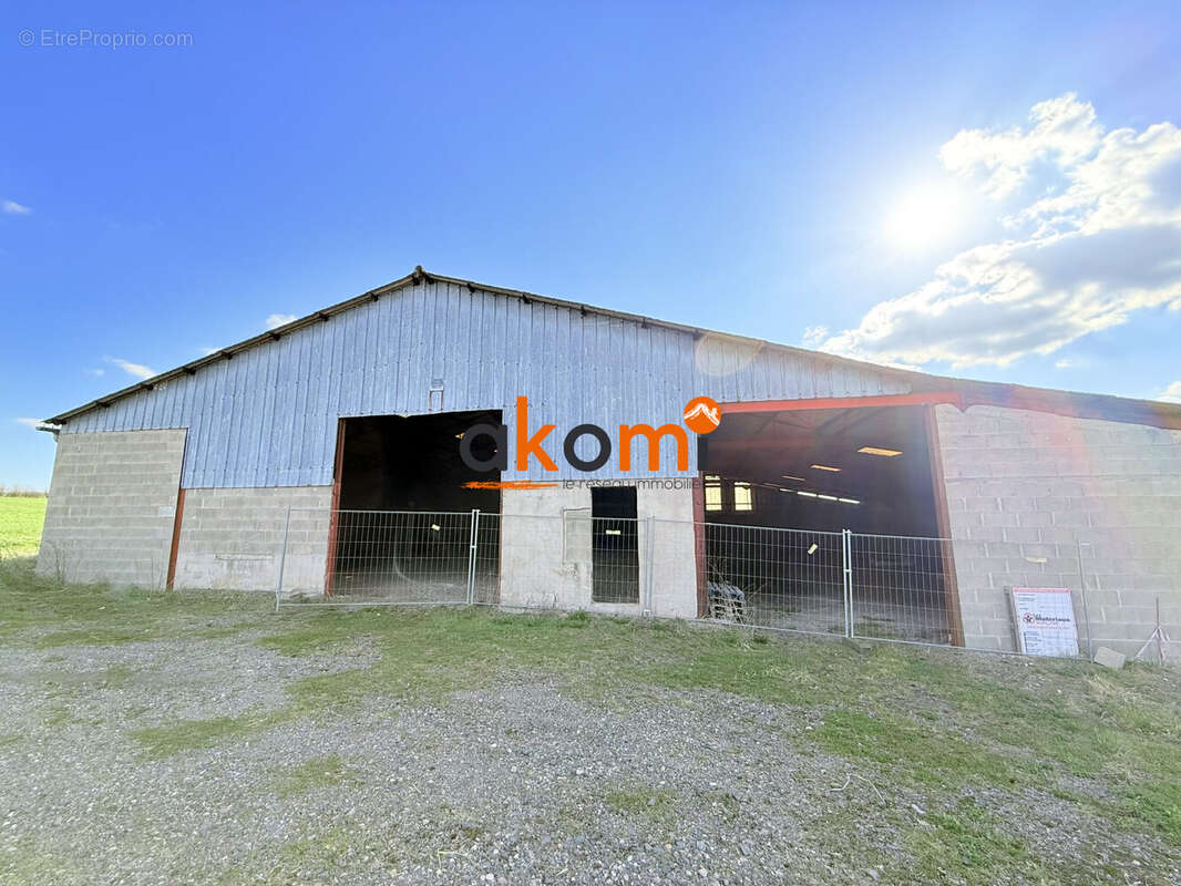 Commerce à LANEUVEVILLE-AUX-BOIS