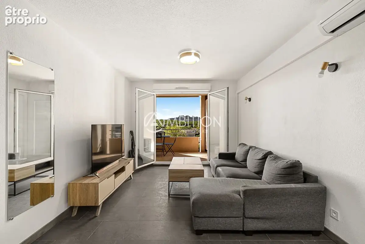 Roquebrune-sur-argens ? t2 avec terrasse, vue rocher, piscine et parking - photo 3