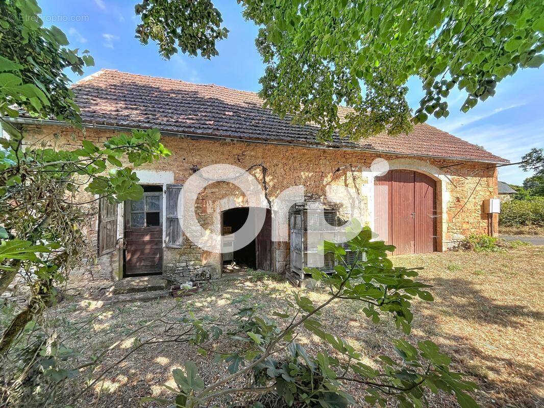 Maison à CHARTRIER-FERRIERE