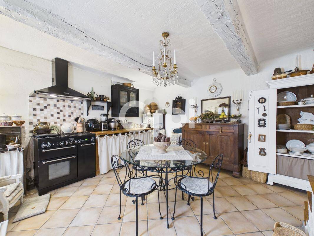 Maison à BAGNOLS-EN-FORET