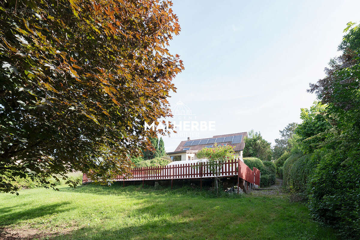 Maison à LAY-SAINT-CHRISTOPHE