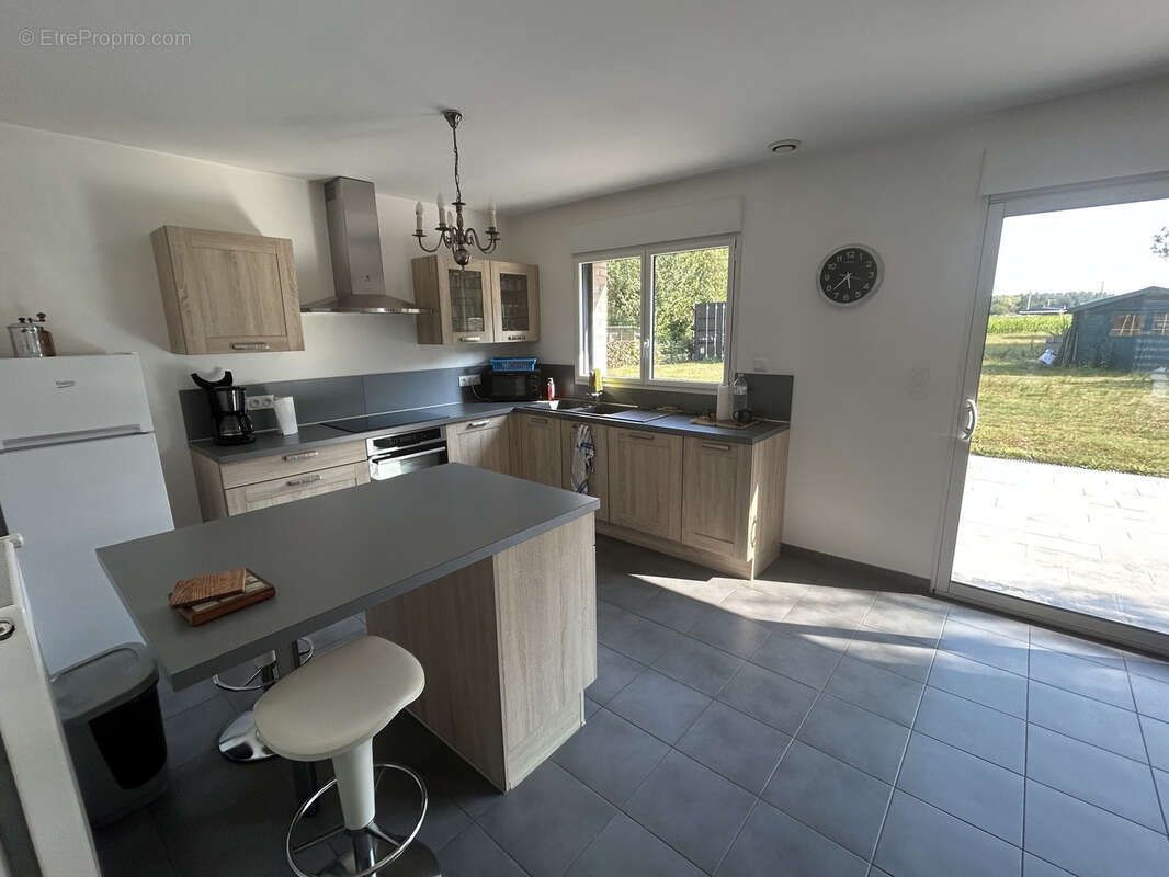 Plain-pied individuel achevé en 2014 développant 110,85m2 et bâti sur 956m2 de parcelle ! - photo 7