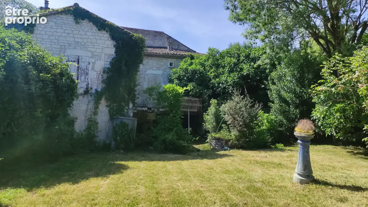 Maison de hameau a restaurer avec terrasse caves et jardin cloturé - photo 4