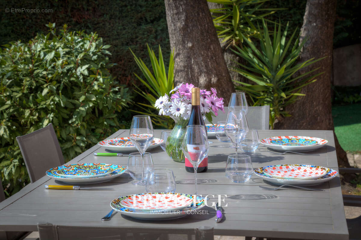 Maison à LA ROQUETTE-SUR-SIAGNE