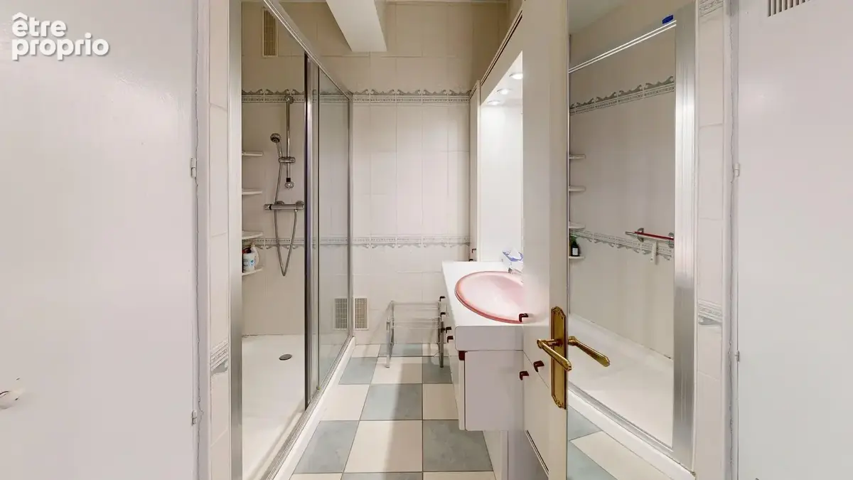 Appartement  traversant  87m2 rue de la Mouillère - photo 10