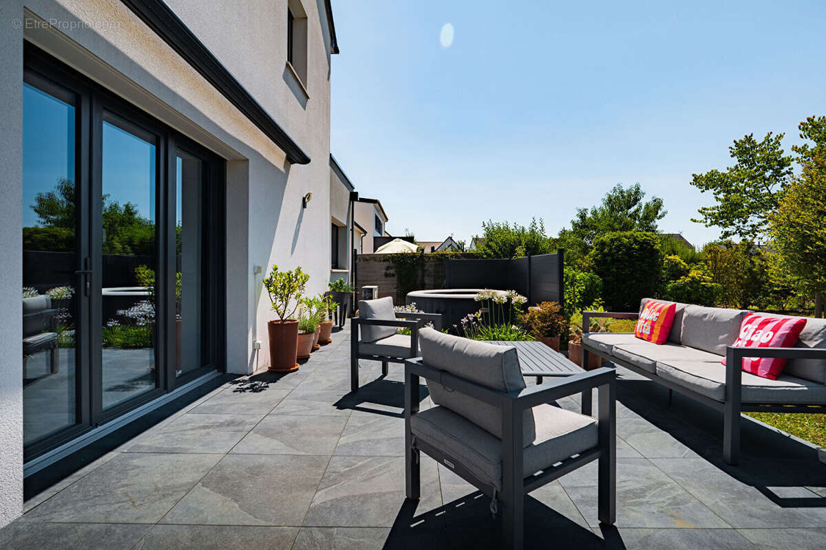Maison Contemporaine (2017) - 114 m² - 4 Ch - Garage & Jardin - photo 3
