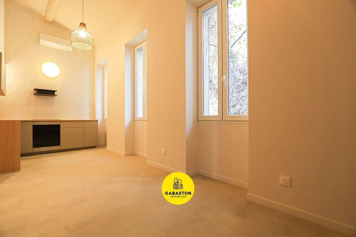 Appartement à MARSEILLE-4E