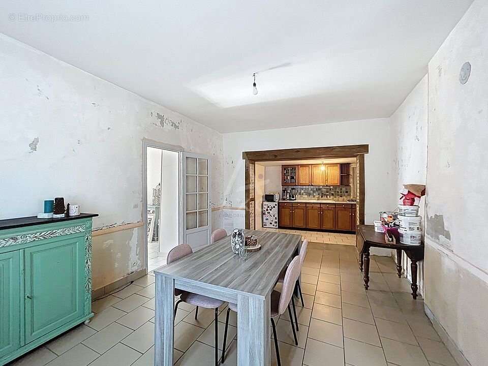Maison à SAINT-COSME-EN-VAIRAIS