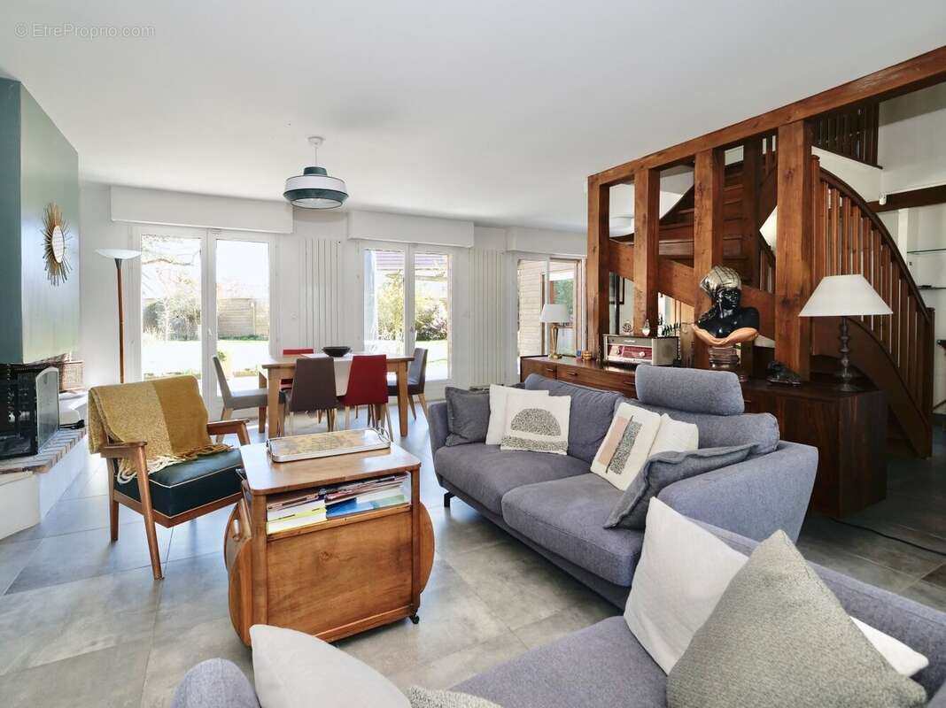 Maison à VAUX-LE-PENIL