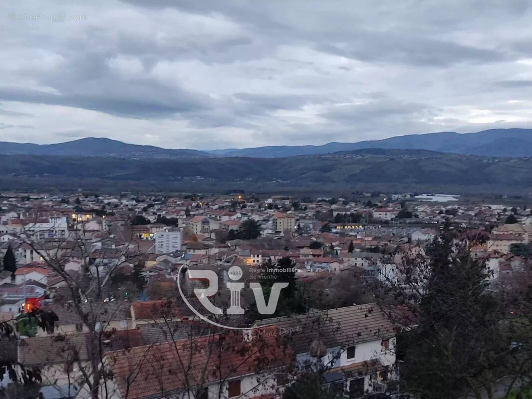 Appartement à LE PEAGE-DE-ROUSSILLON