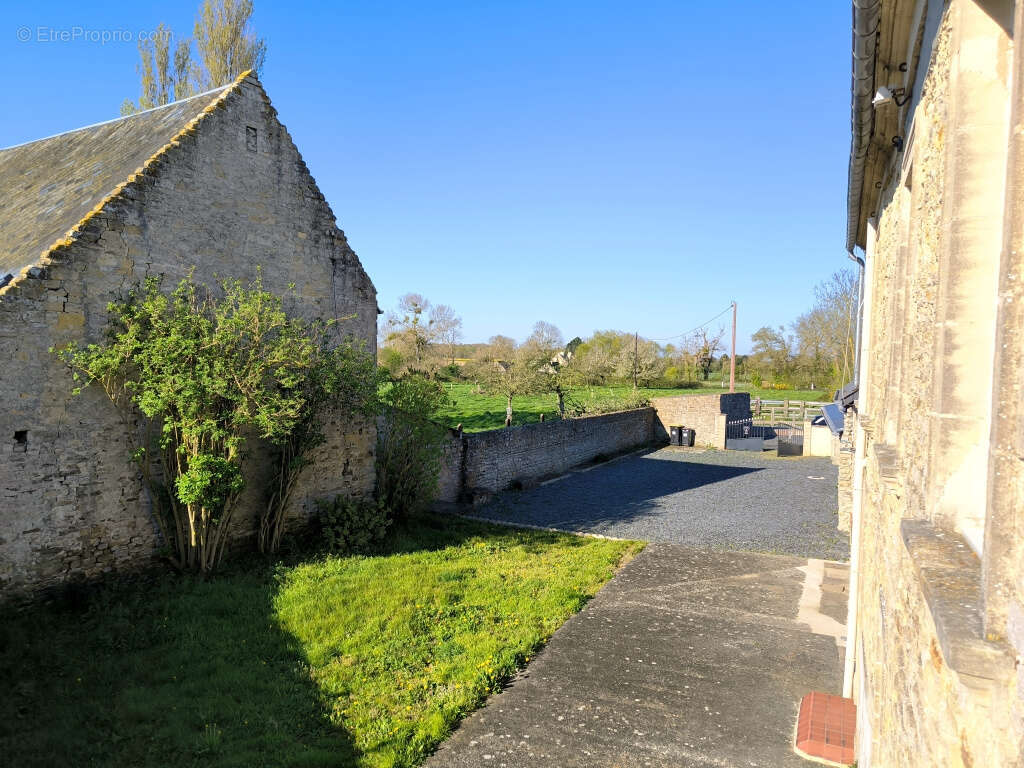 Maison à LONGUES-SUR-MER