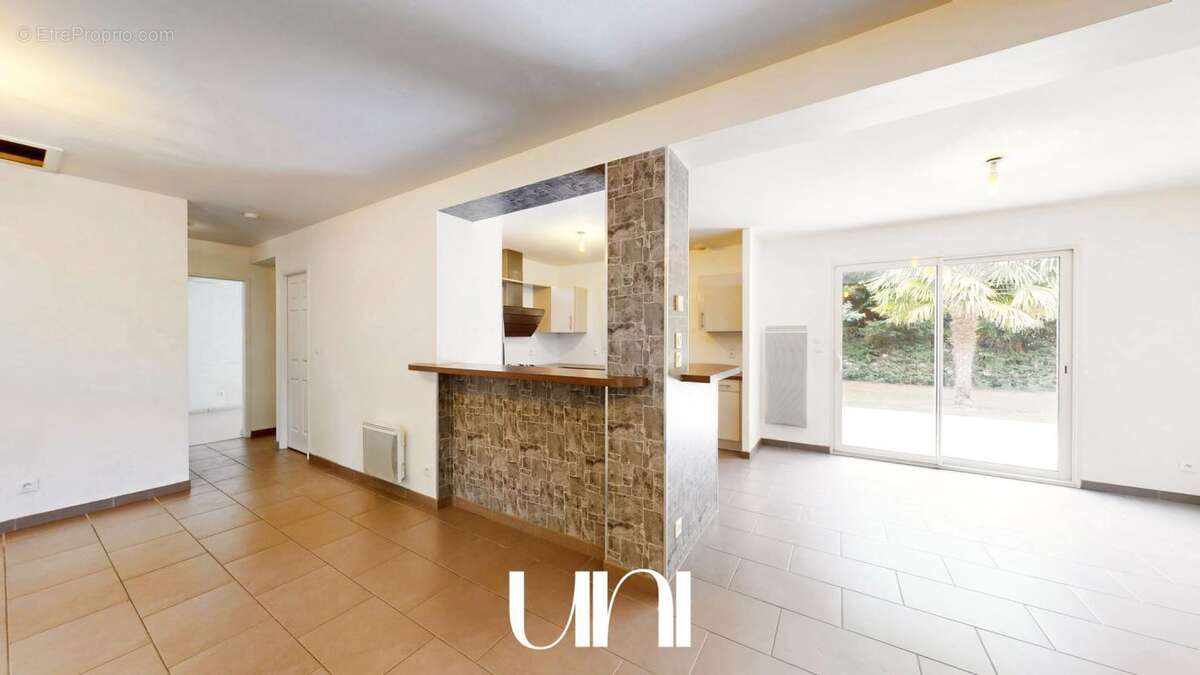 Maison à SAINT-CYR-DU-RONCERAY