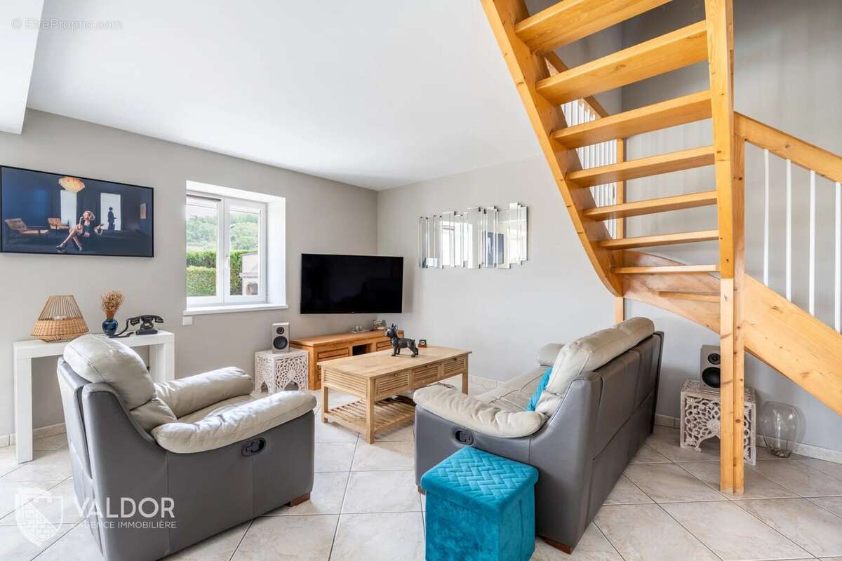 Maison à SOURCIEUX-LES-MINES