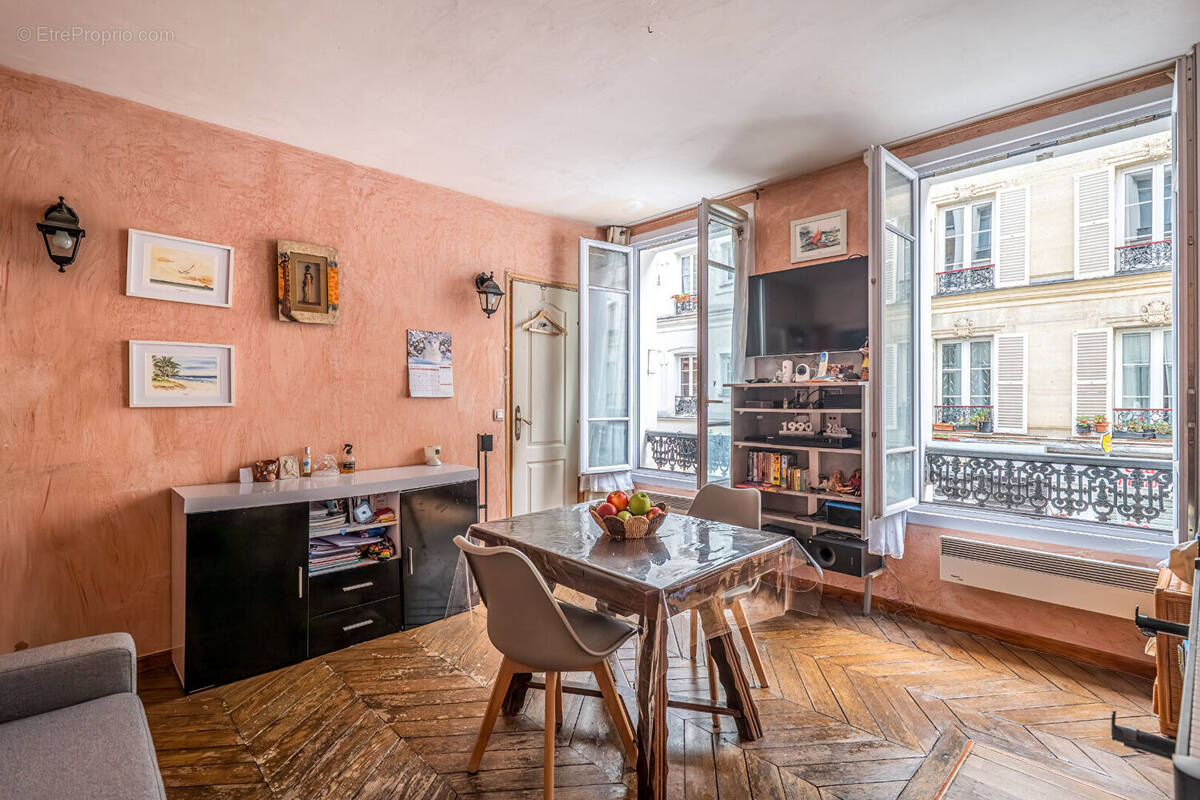 Appartement à PARIS-17E