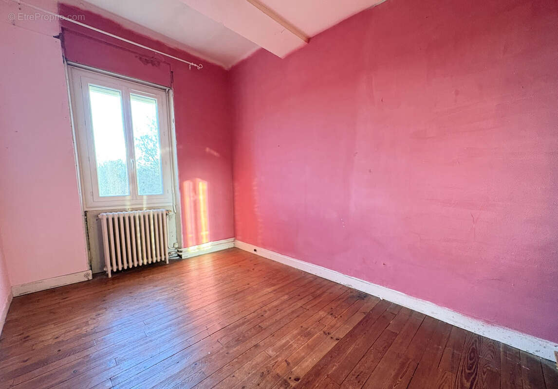 Maison à SAINT-PAUL-DE-VARAX