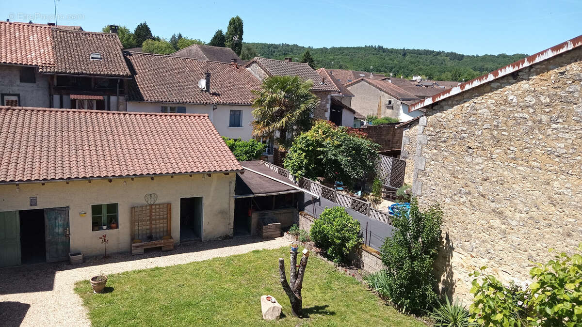 Maison à SAINT-PARDOUX-LA-RIVIERE