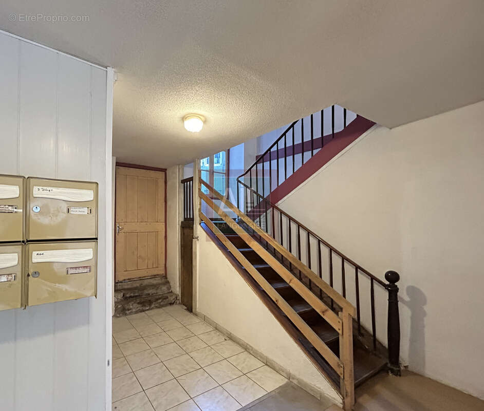 Immeuble commercial et résidentiel avec maison indépendante - photo 9