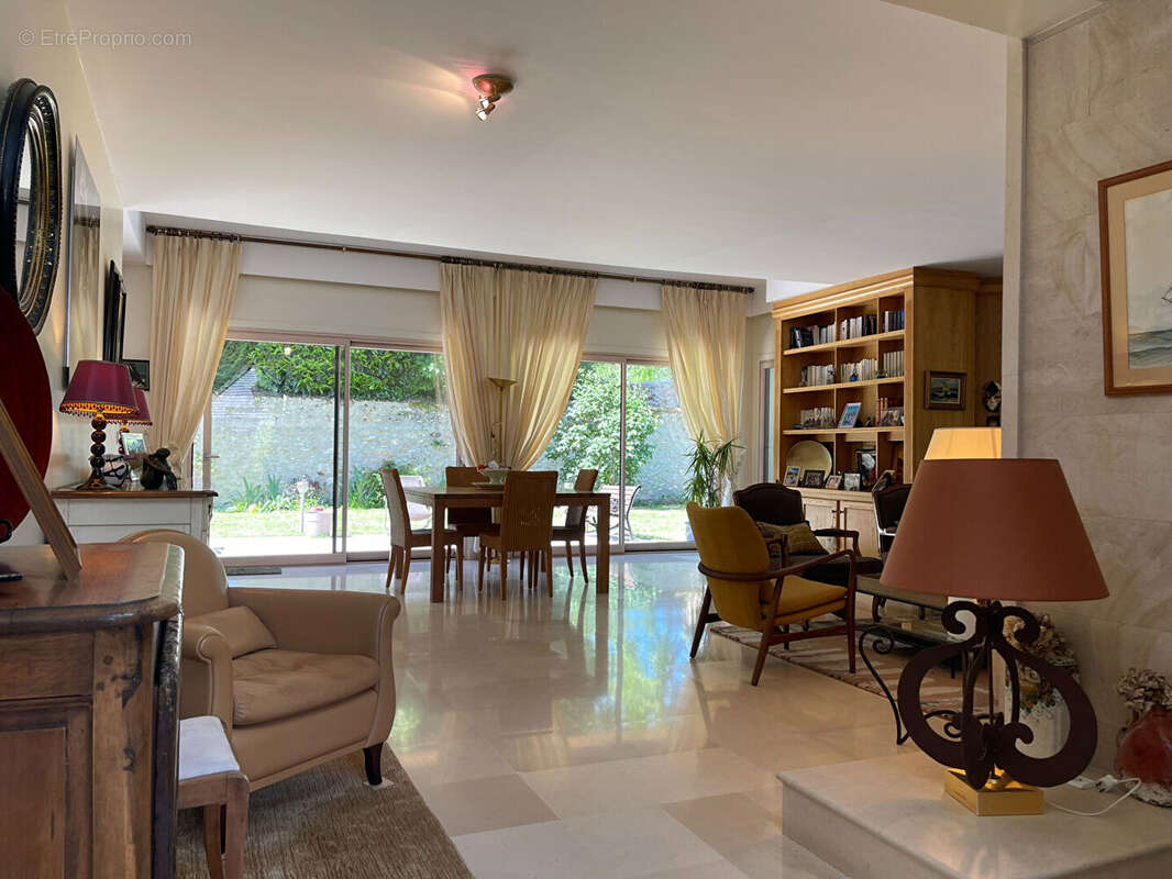 Maison à FEUCHEROLLES