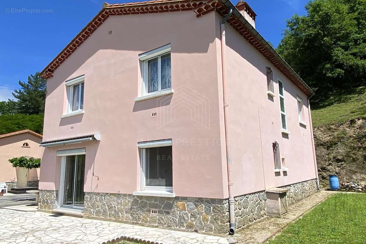 Maison à SAINT-LAURENT-DE-CERDANS