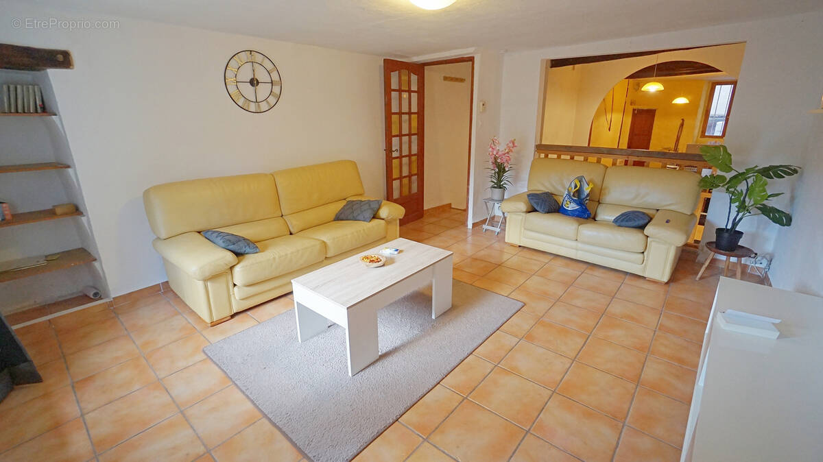 Appartement à GREOLIERES