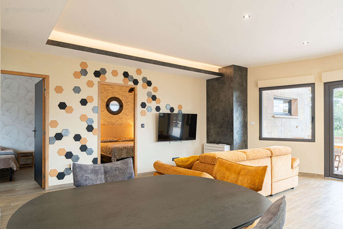 Appartement à CARRY-LE-ROUET