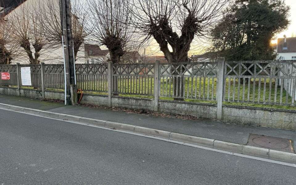Terrain à PONTAULT-COMBAULT