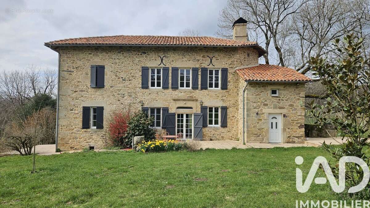 Maison 600 m² à Labastide-Du-Haut-Mont  - photo 2