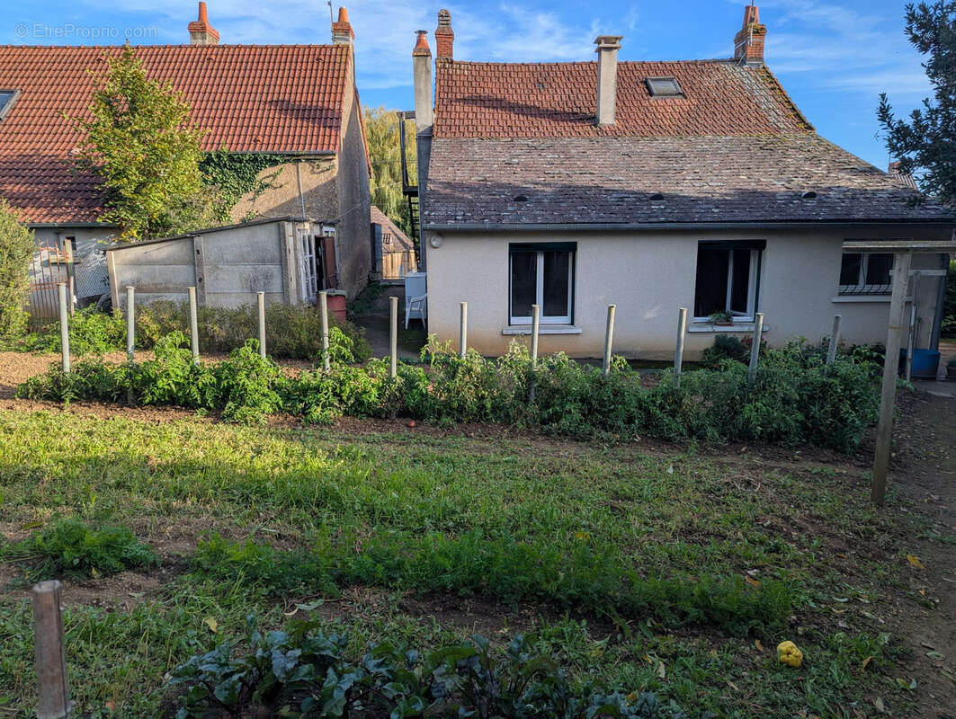 Maison à MONTGIVRAY