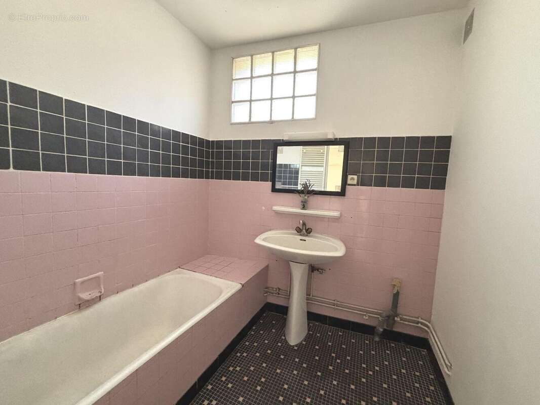 Appartement 75 m² à Romans-Sur-Isere  - photo 4