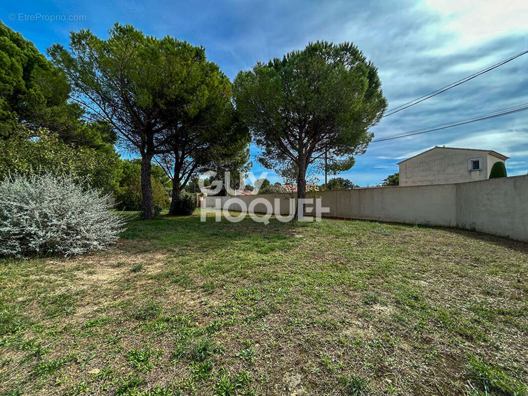 Terrain à CHATEAUNEUF-DE-GADAGNE