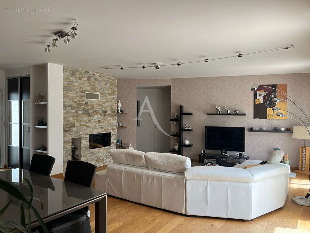 Maison à MOUTIERS-LES-MAUXFAITS