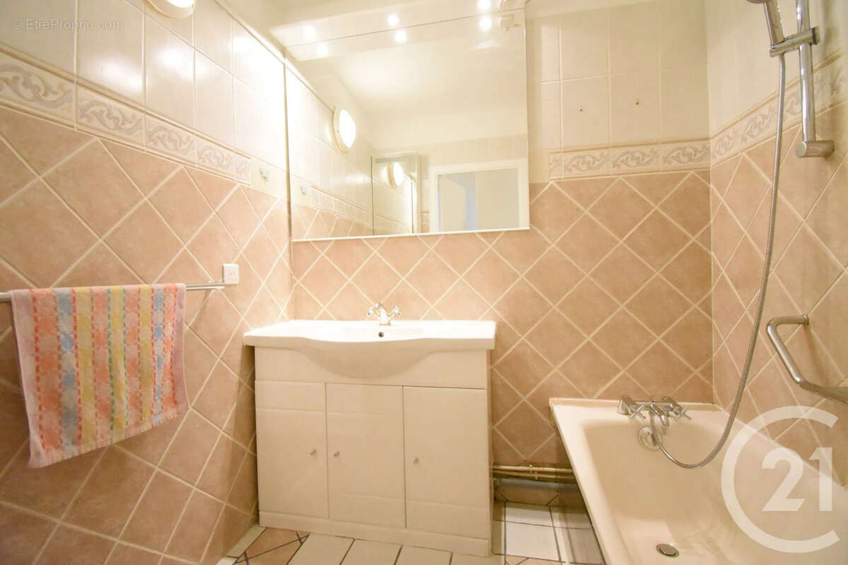 Appartement 68 m² à Vichy  - photo 12