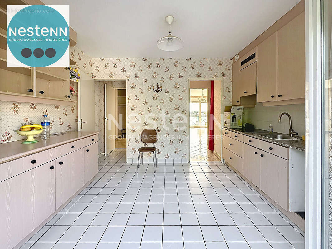 Au coeur de Blois Bel appartement avec terrasse plein sud, séjour spacieux, 3 chambres, cuisine équipée, garage et place de park - photo 8