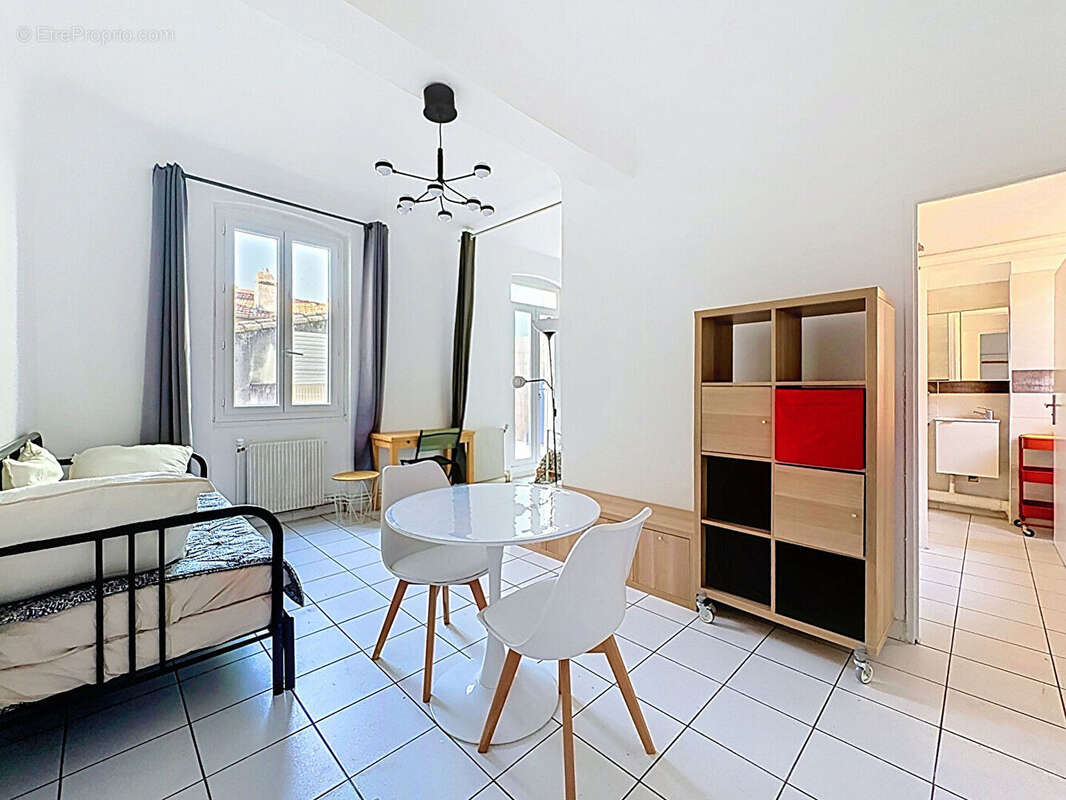 Appartement Avignon intramuros 2 pièces, 1er étage, grande terrasse - photo 2