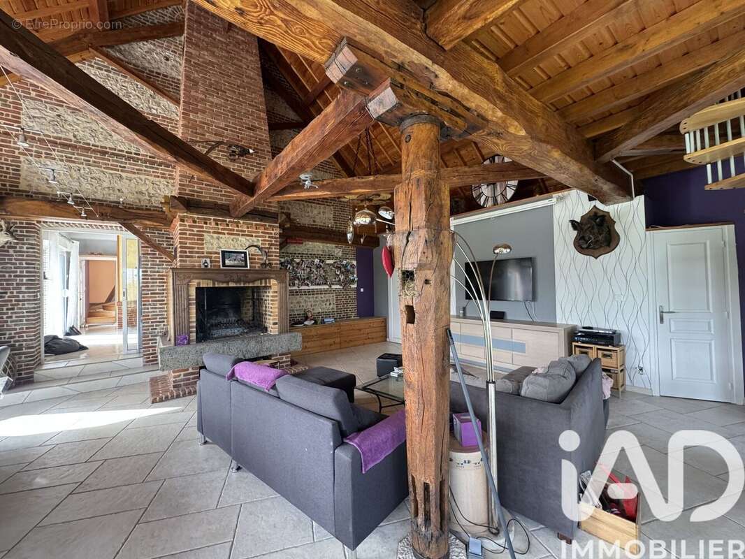 Maison 228 m² à Ecalles-Alix  - photo 2