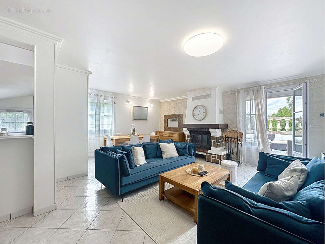 Maison à SAVIGNY-LE-TEMPLE