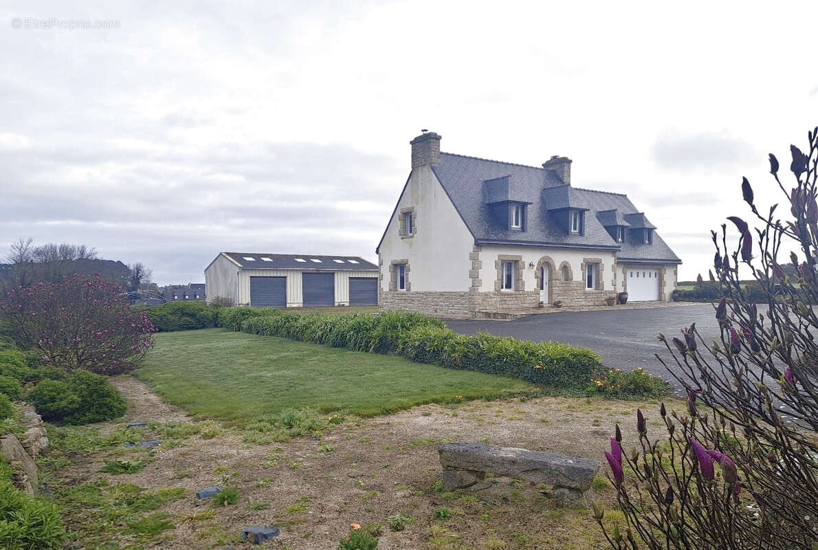 Maison à PLOUGRESCANT