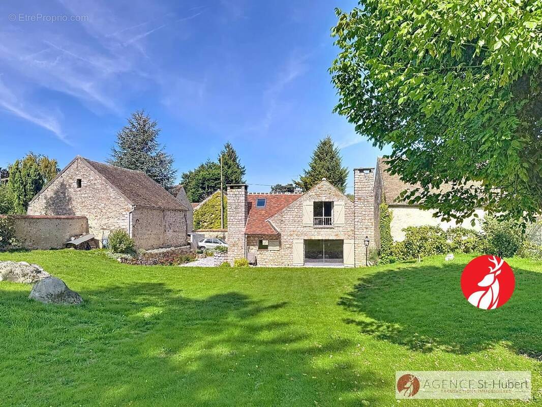 Maison à SAINT-MARTIN-EN-BIERE