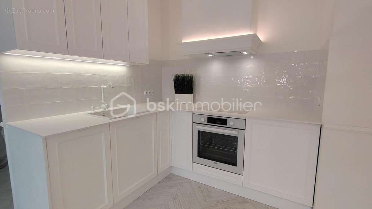 Appartement à LA ROQUETTE-SUR-SIAGNE